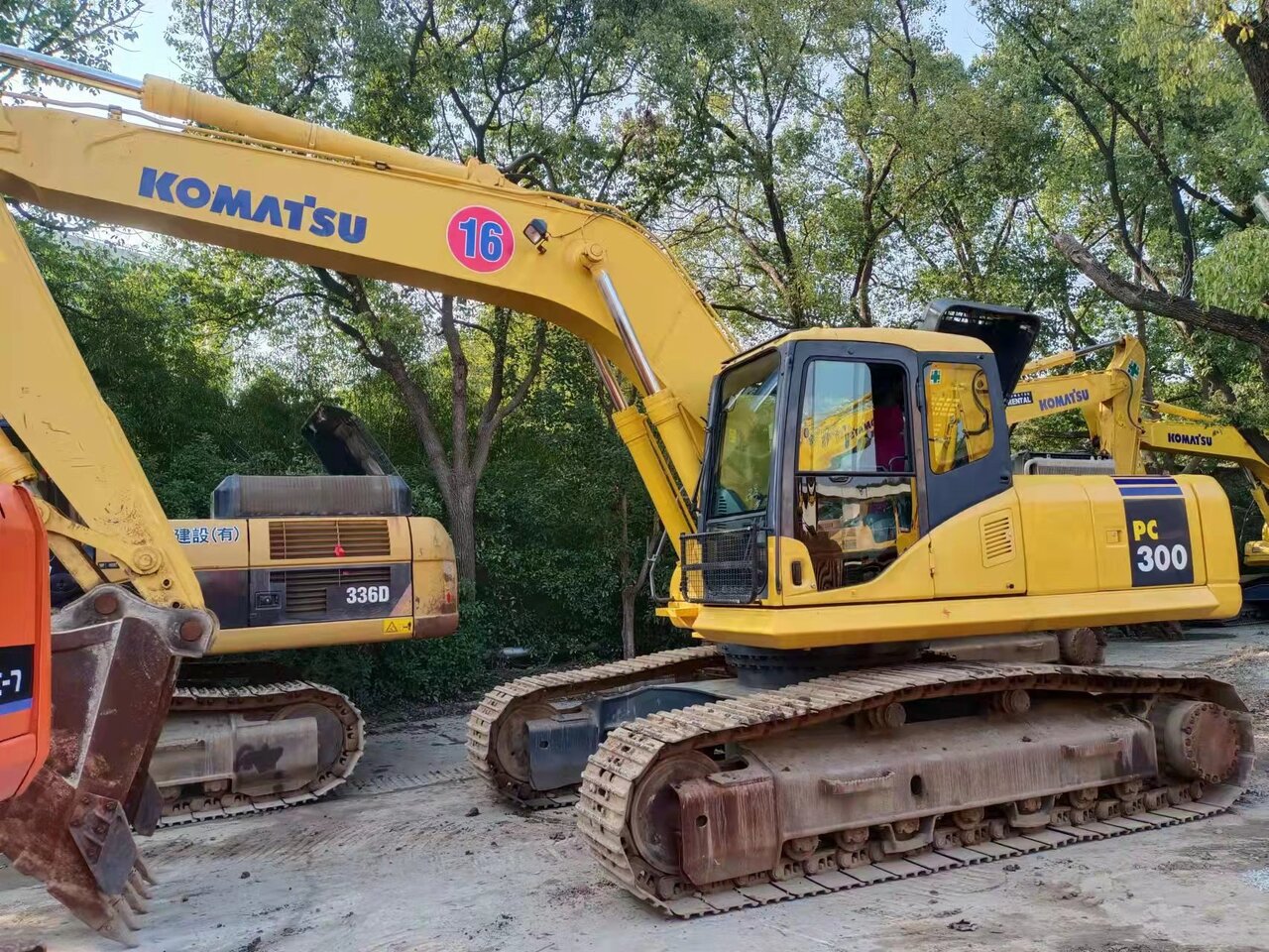 KOMATSU PC300 - Гусеничный экскаватор: фото 4 KOMATSU PC300 - Гусеничный экскаватор: фото 4