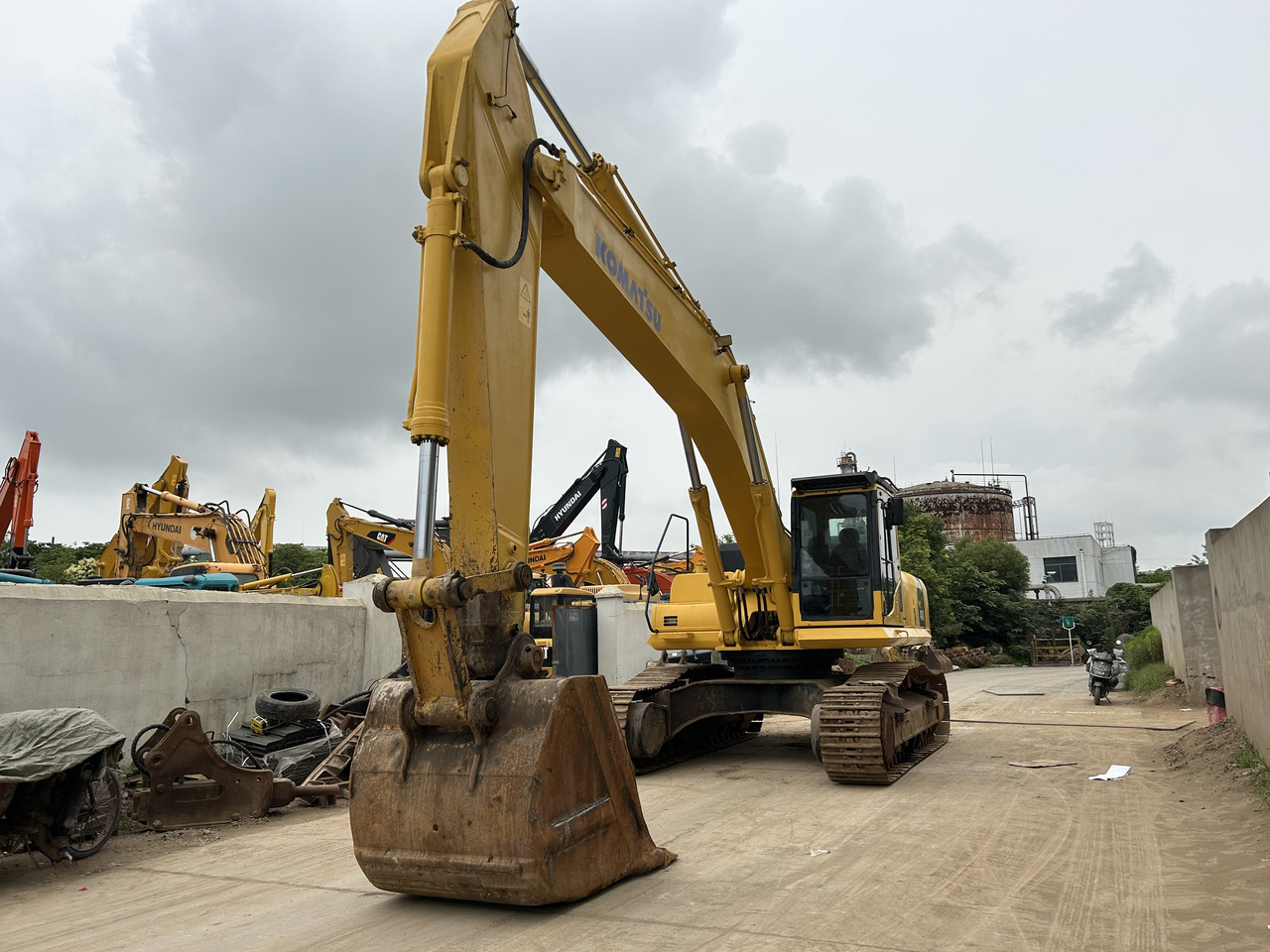 KOMATSU PC400-8 - Гусеничный экскаватор: фото 3 KOMATSU PC400-8 - Гусеничный экскаватор: фото 3