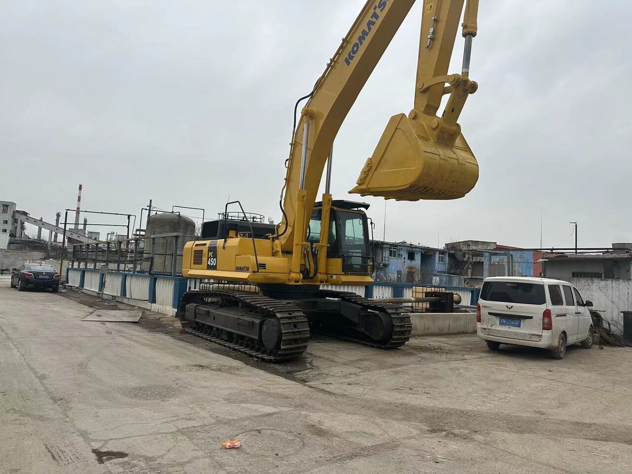 KOMATSU PC450-8 - Гусеничный экскаватор: фото 3 KOMATSU PC450-8 - Гусеничный экскаватор: фото 3