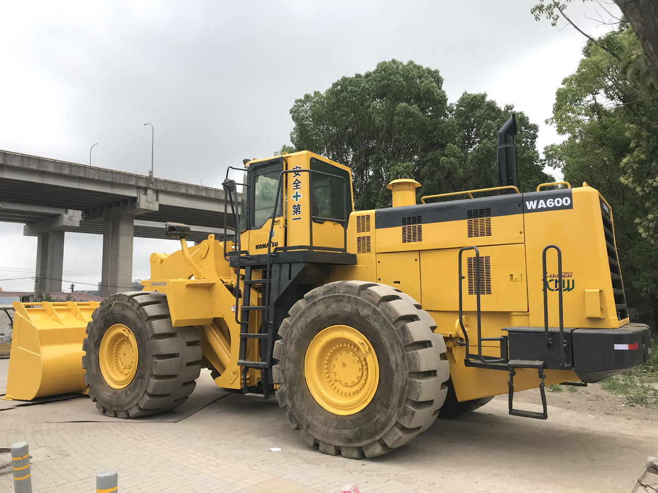 KOMATSU WA600-3 - Колёсный погрузчик: фото 4 KOMATSU WA600-3 - Колёсный погрузчик: фото 4