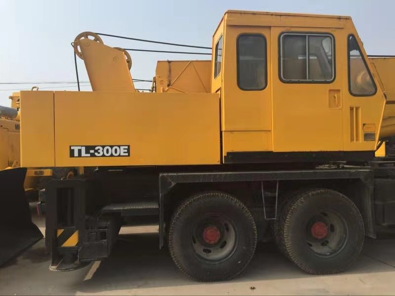 TADANO TL300-E - Кран: фото 4 TADANO TL300-E - Кран: фото 4