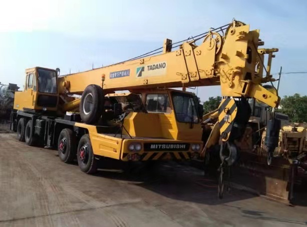 TADANO TL300-E - Кран: фото 2 TADANO TL300-E - Кран: фото 2