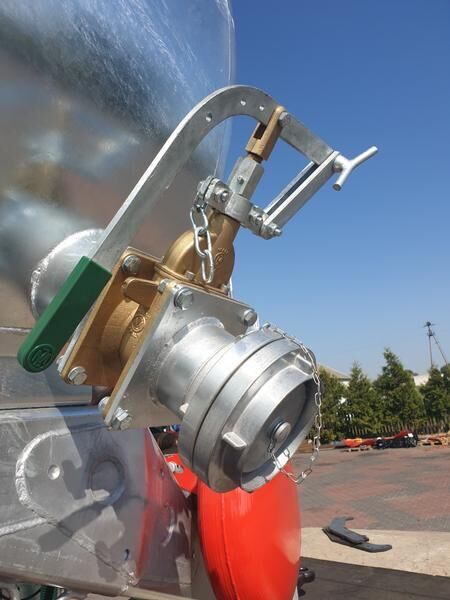 POMOT Single-axial tanker truck/ Beczkowóz wóz asenizacyjny 8000 l - Цистерна для жидкого навоза: фото 3 POMOT Single-axial tanker truck/ Beczkowóz wóz asenizacyjny 8000 l - Цистерна для жидкого навоза: фото 3