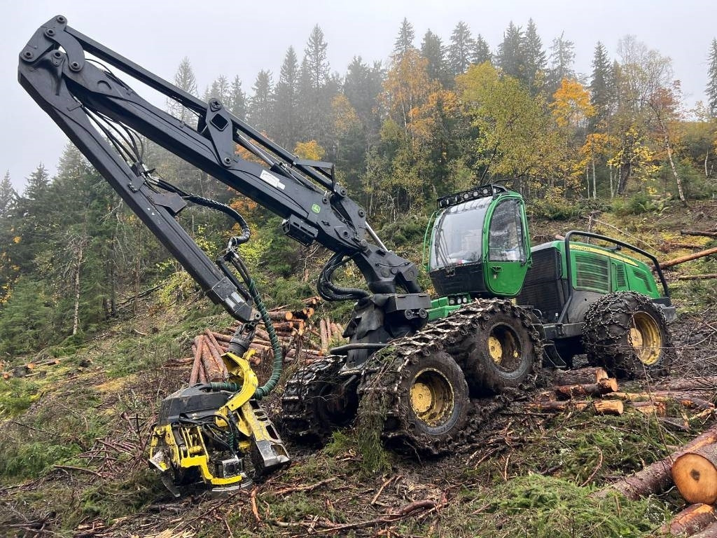 John Deere 1270 E - Харвестер: фото 1 John Deere 1270 E - Харвестер: фото 1