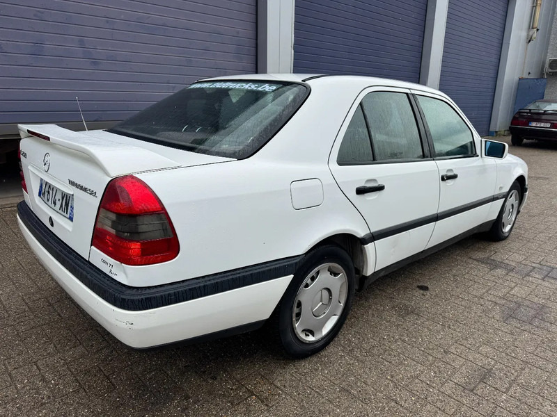 Mercedes-Benz C-Klasse **C250DIESEL** - Седан: фото 4 Mercedes-Benz C-Klasse **C250DIESEL** - Седан: фото 4