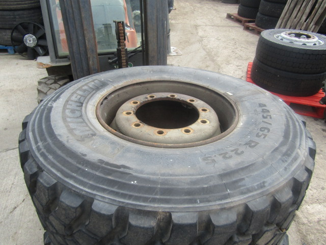 465/65/22.5 MICHELIN TRACK GRIP TYRE WITH RIM - Шина для Грузовиков: фото 2 465/65/22.5 MICHELIN TRACK GRIP TYRE WITH RIM - Шина для Грузовиков: фото 2
