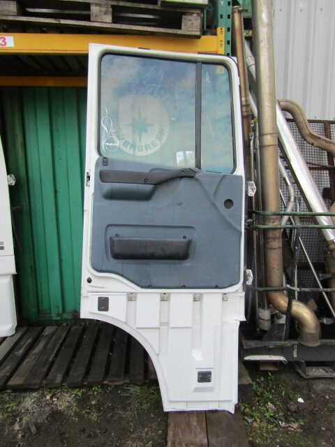 DAF XF 95 N/SIDE (PASSENGER) COMPLETE DOOR - Кабина и интерьер для Грузовиков: фото 2 DAF XF 95 N/SIDE (PASSENGER) COMPLETE DOOR - Кабина и интерьер для Грузовиков: фото 2