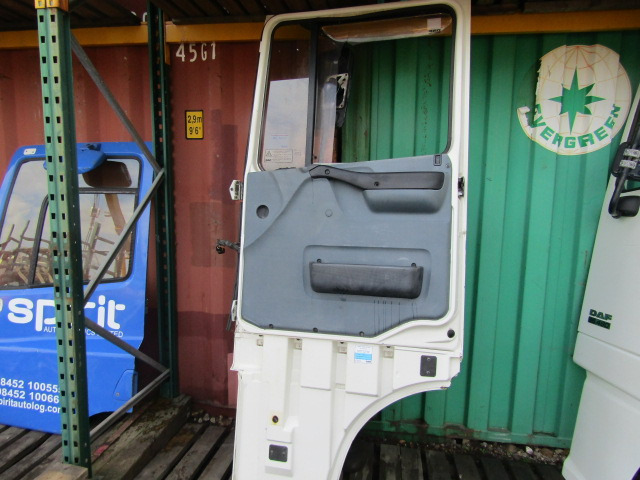 DAF XF 95 OFF/SIDE(DRIVERS) COMPLETE DOOR - Кабина и интерьер для Грузовиков: фото 2 DAF XF 95 OFF/SIDE(DRIVERS) COMPLETE DOOR - Кабина и интерьер для Грузовиков: фото 2
