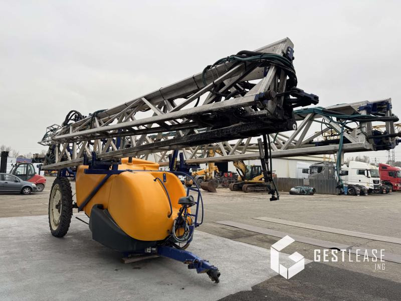 CARUELLE HIRONDELLE - Прицепной опрыскиватель: фото 4 CARUELLE HIRONDELLE - Прицепной опрыскиватель: фото 4