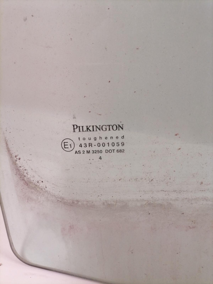 MAN Küljeklaas, parem 81626507002 - Стекло и запчасти для Грузовиков: фото 3 MAN Küljeklaas, parem 81626507002 - Стекло и запчасти для Грузовиков: фото 3