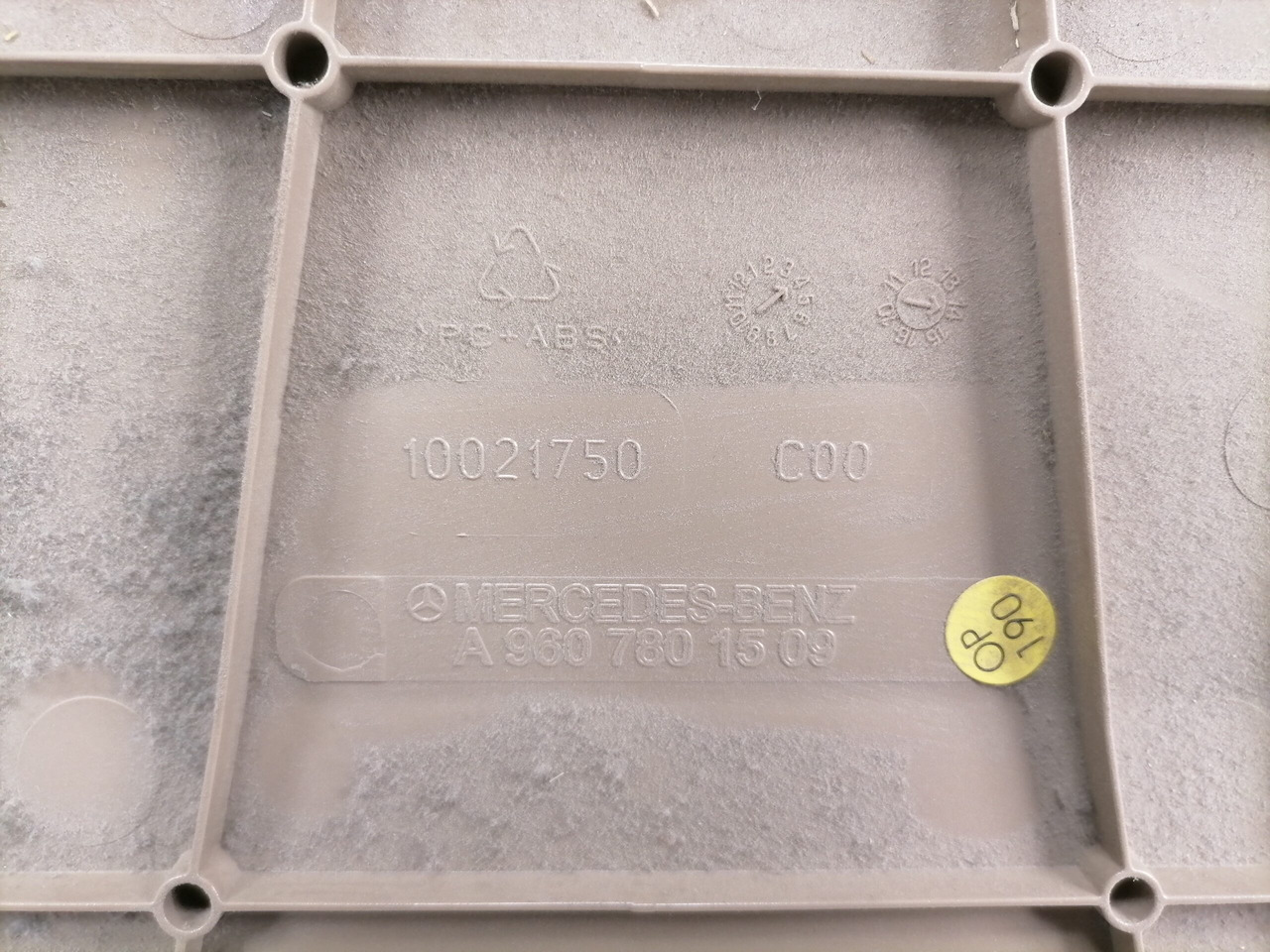 Mercedes-Benz Katuseluugi kate A9607801509 - Универсальная запчасть для Грузовиков: фото 2 Mercedes-Benz Katuseluugi kate A9607801509 - Универсальная запчасть для Грузовиков: фото 2