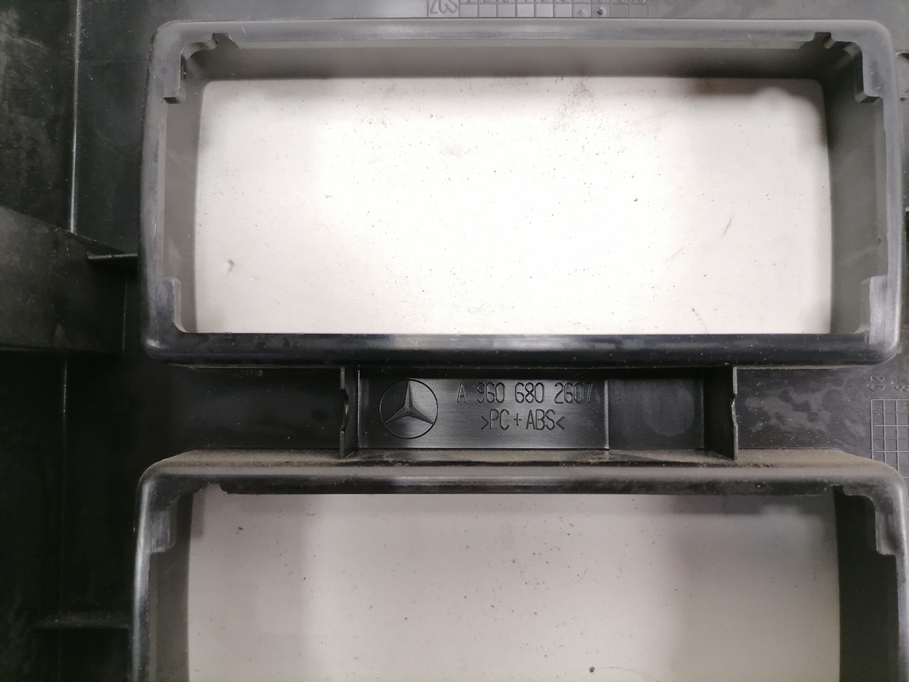 Mercedes-Benz Salongi plastik A9606802607 - Универсальная запчасть для Грузовиков: фото 3 Mercedes-Benz Salongi plastik A9606802607 - Универсальная запчасть для Грузовиков: фото 3