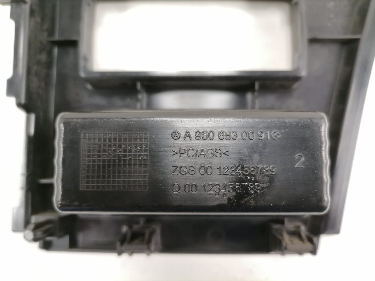 Mercedes-Benz Salongi plastik A9606802607 - Универсальная запчасть для Грузовиков: фото 4 Mercedes-Benz Salongi plastik A9606802607 - Универсальная запчасть для Грузовиков: фото 4