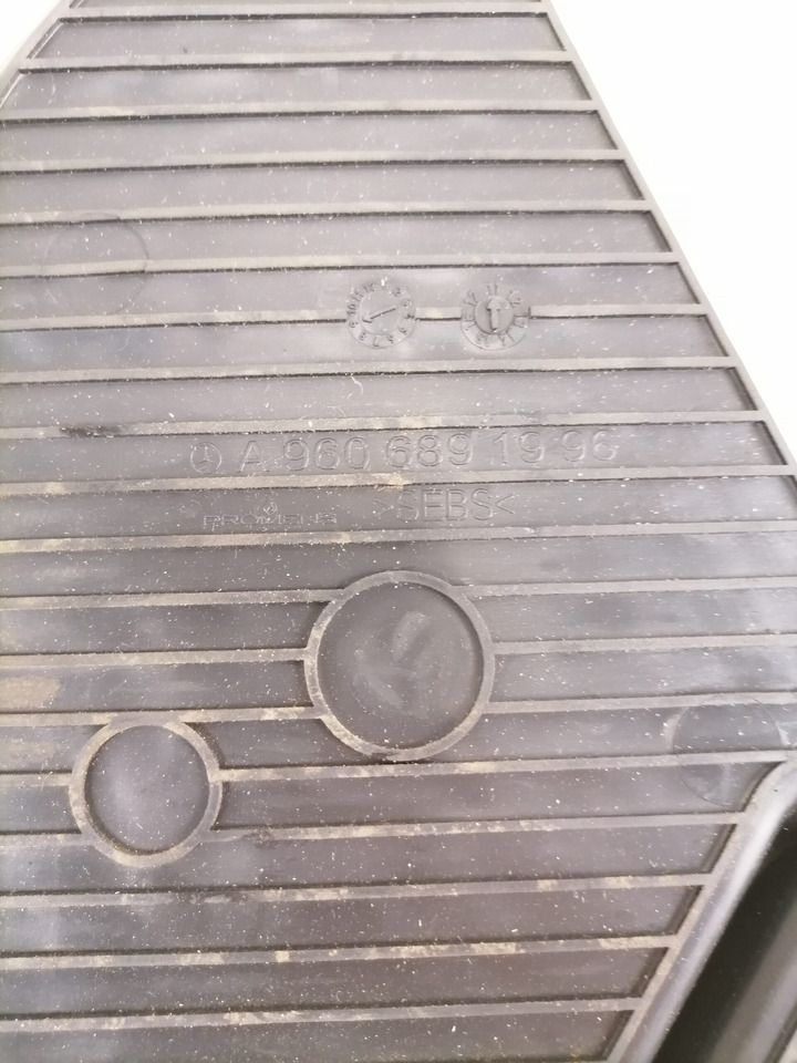 Mercedes-Benz Salongi plastik A9606891996 - Универсальная запчасть для Грузовиков: фото 2 Mercedes-Benz Salongi plastik A9606891996 - Универсальная запчасть для Грузовиков: фото 2