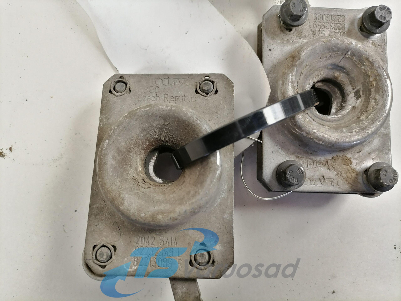 Volvo Iluvõre lukk 20425414 - Решётка радиатора для Грузовиков: фото 3 Volvo Iluvõre lukk 20425414 - Решётка радиатора для Грузовиков: фото 3