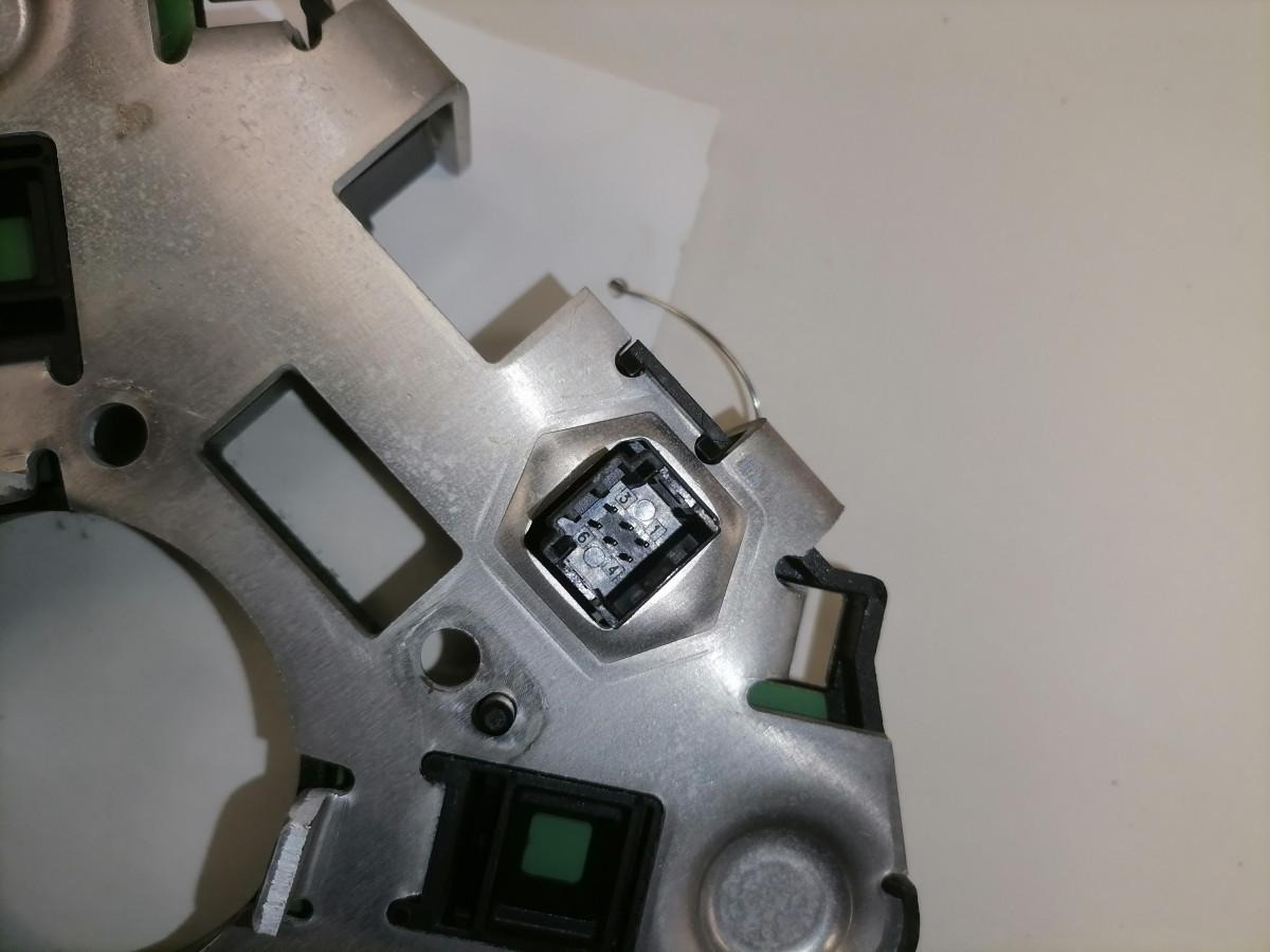 Volvo Volvo rooli lülitite kandur 21601029 - Кабина для Грузовиков: фото 4 Volvo Volvo rooli lülitite kandur 21601029 - Кабина для Грузовиков: фото 4