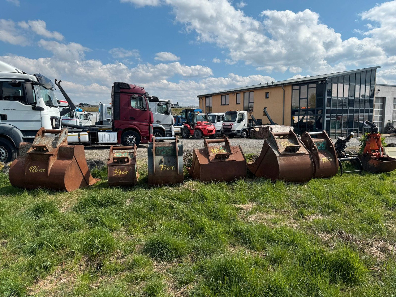 Baggerschaufeln & Greiffer LKW ab 1000 € netto - Колёсный экскаватор: фото 1 Baggerschaufeln & Greiffer LKW ab 1000 € netto - Колёсный экскаватор: фото 1