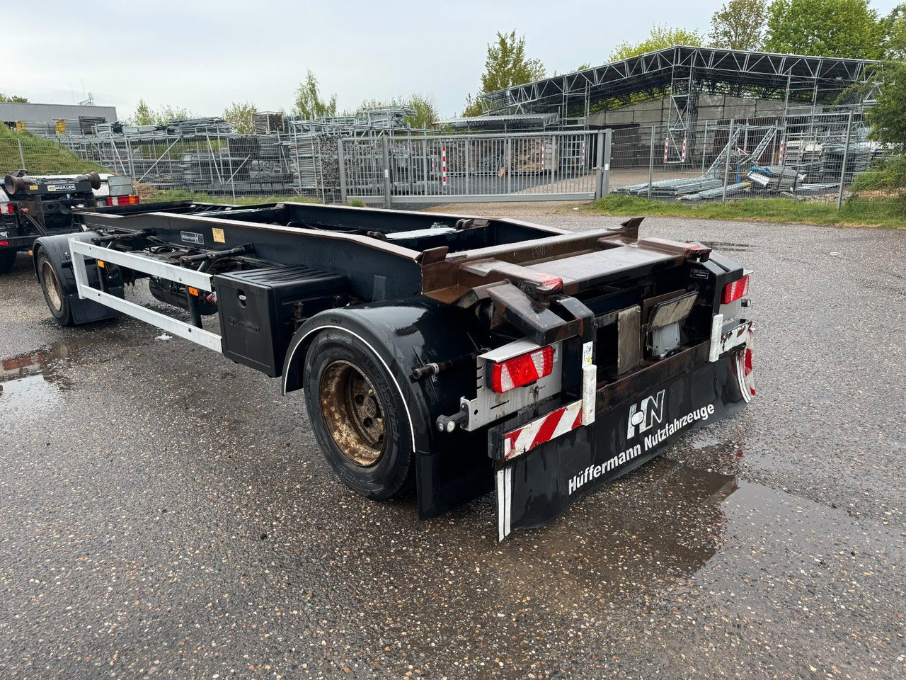 Hüffermann 2 Achs Abrollanhänger mit Schlitten - Прицеп мультилифт/ Бункеровоз: фото 5 Hüffermann 2 Achs Abrollanhänger mit Schlitten - Прицеп мультилифт/ Бункеровоз: фото 5