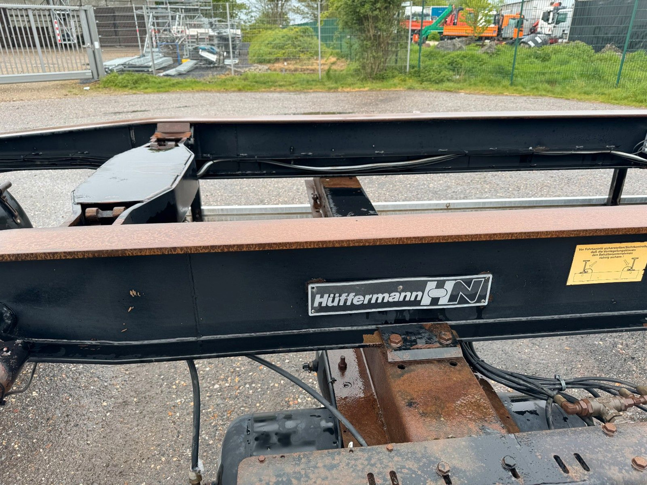 Hüffermann 2 Achs Abrollanhänger mit Schlitten - Прицеп мультилифт/ Бункеровоз: фото 4 Hüffermann 2 Achs Abrollanhänger mit Schlitten - Прицеп мультилифт/ Бункеровоз: фото 4