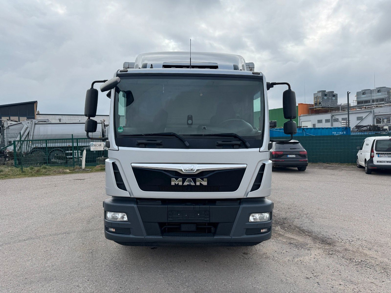 MAN 15.290 4X2 Koffer mit Hebebühne AHK - Грузовик с закрытым кузовом: фото 5 MAN 15.290 4X2 Koffer mit Hebebühne AHK - Грузовик с закрытым кузовом: фото 5