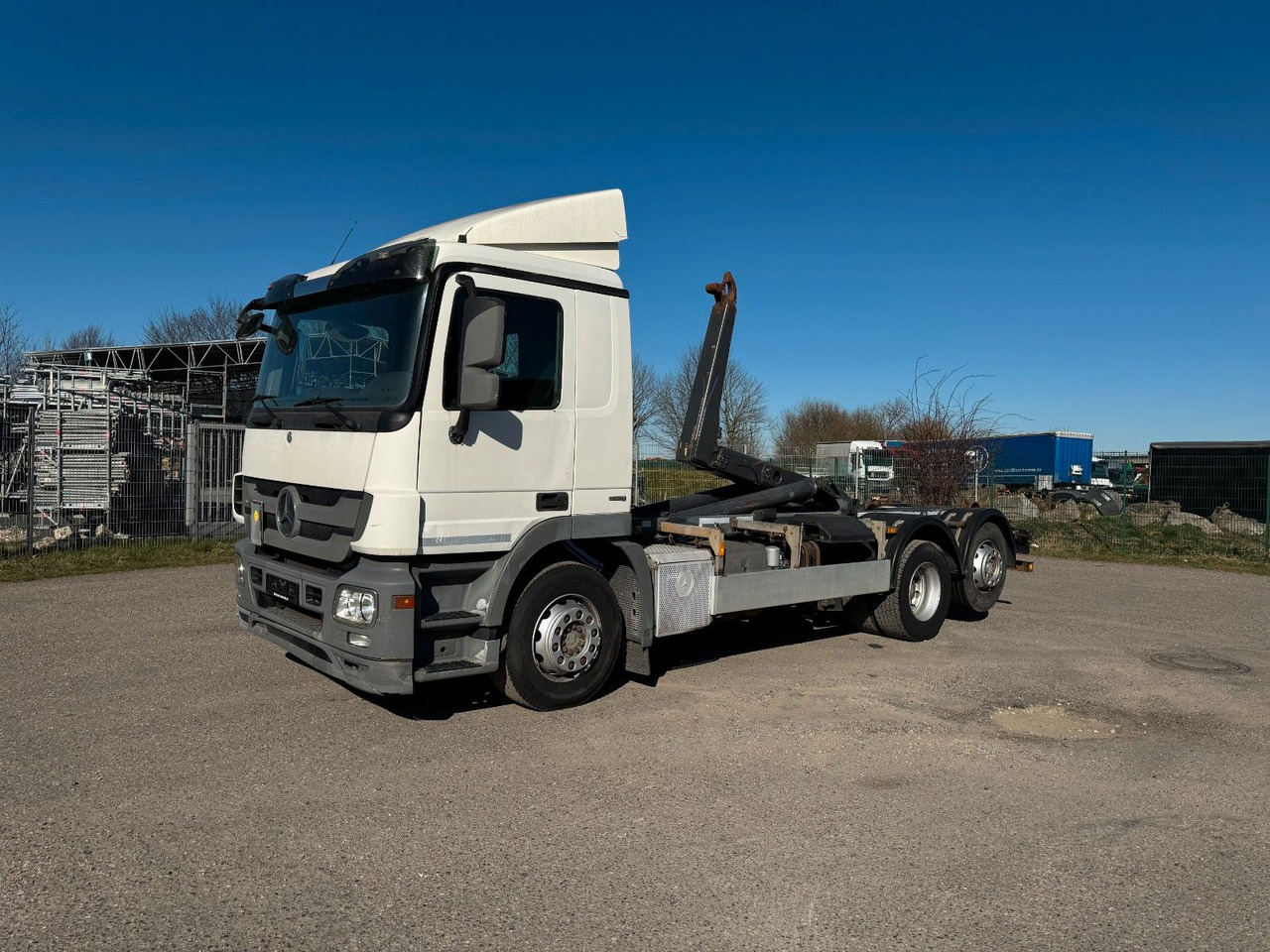 Mercedes-Benz 2541 6X2 Meiller RK 20.65 Klima M-Haus - Крюковой мультилифт: фото 1 Mercedes-Benz 2541 6X2 Meiller RK 20.65 Klima M-Haus - Крюковой мультилифт: фото 1