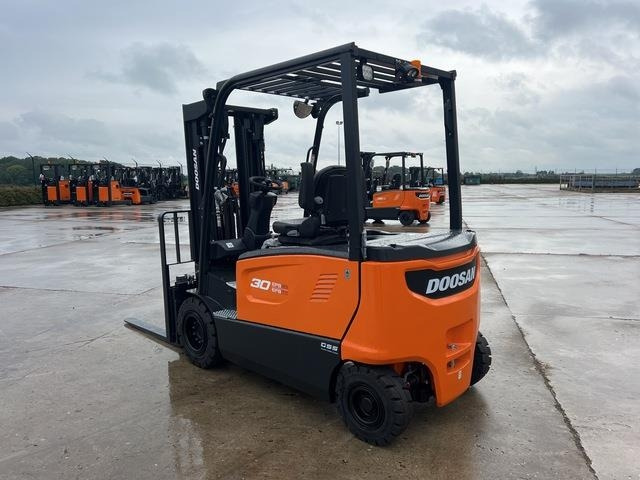 Doosan B30X-7 PLUS - Электропогрузчик: фото 2 Doosan B30X-7 PLUS - Электропогрузчик: фото 2