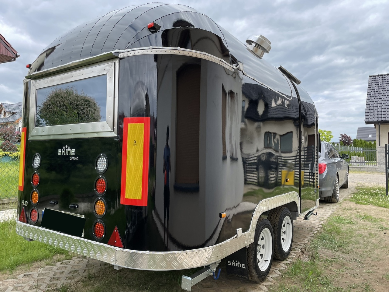 SHINE Spring BLACK - Торговый прицеп: фото 2 SHINE Spring BLACK - Торговый прицеп: фото 2