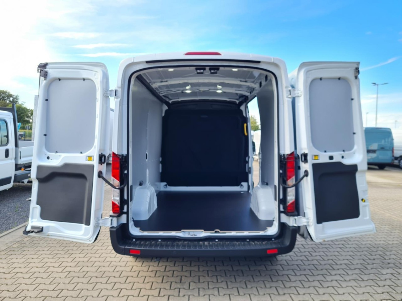 Ford Transit Kasten TDCi L2H2 Trend Klima Holzverkleid. - Легковой фургон: фото 5 Ford Transit Kasten TDCi L2H2 Trend Klima Holzverkleid. - Легковой фургон: фото 5