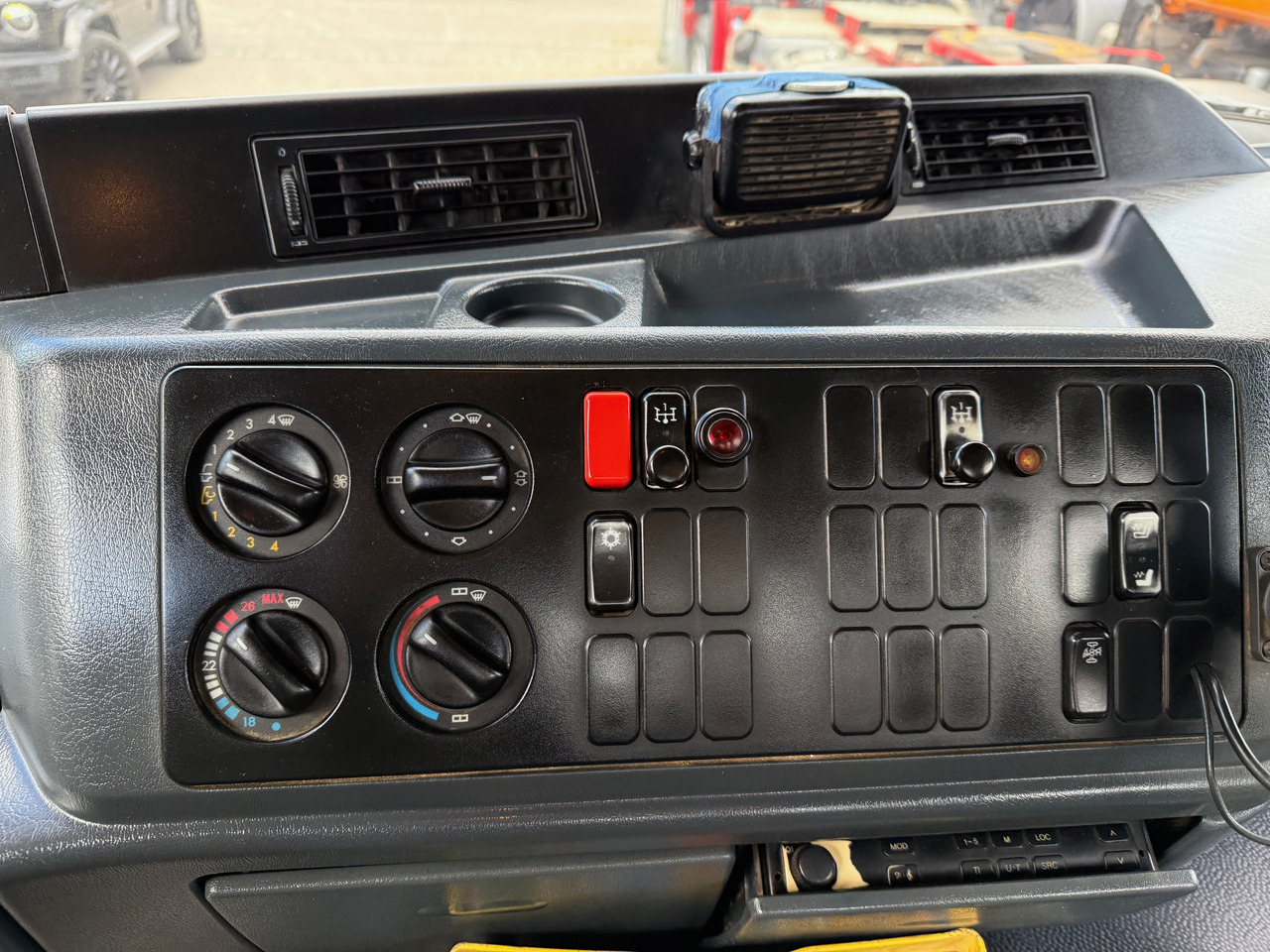 Грузовик бортовой/ Платформа, Автоманипулятор Mercedes-Benz 1840 Actros 2-Seiten-Kipper mit Kran Hiab 125-3 mit Funk: фото 17