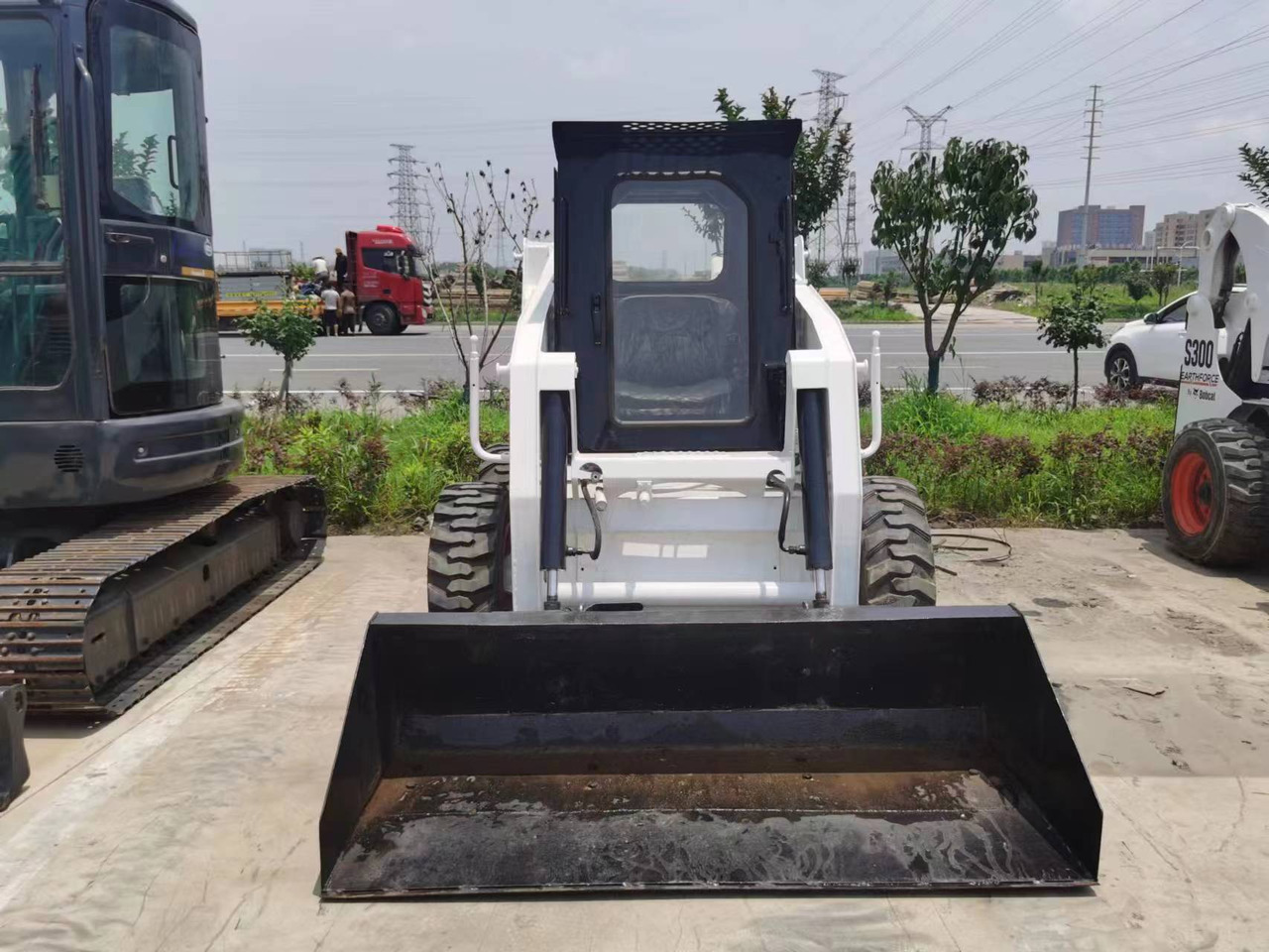 Bobcat S130 - Мини-погрузчик с бортовым поворотом: фото 4 Bobcat S130 - Мини-погрузчик с бортовым поворотом: фото 4