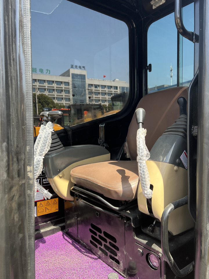 Мини-экскаватор CATERPILLAR 304CR: фото 11 Мини-экскаватор CATERPILLAR 304CR: фото 11