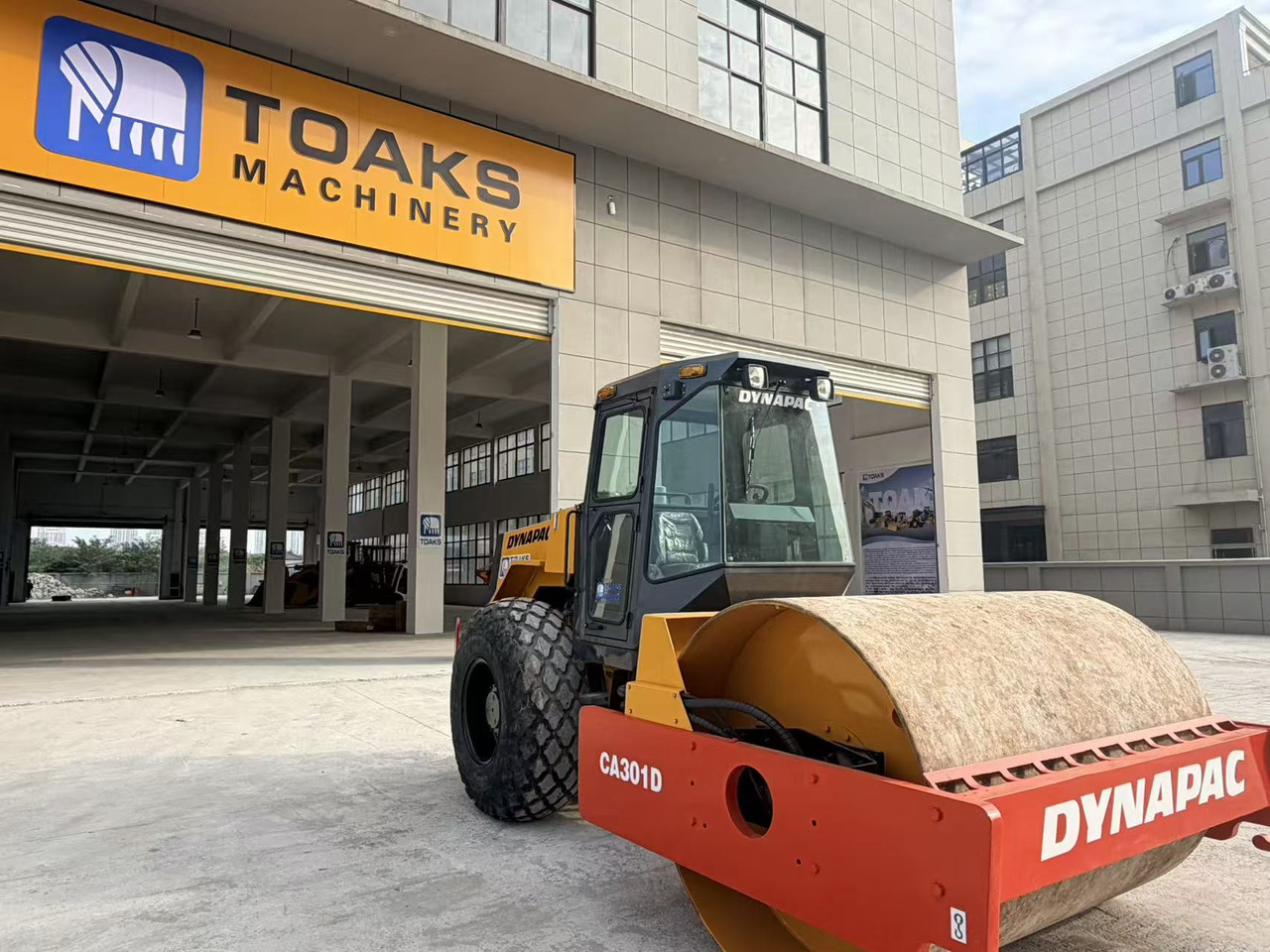 DYNAPAC CA301D - Дорожный каток: фото 4 DYNAPAC CA301D - Дорожный каток: фото 4