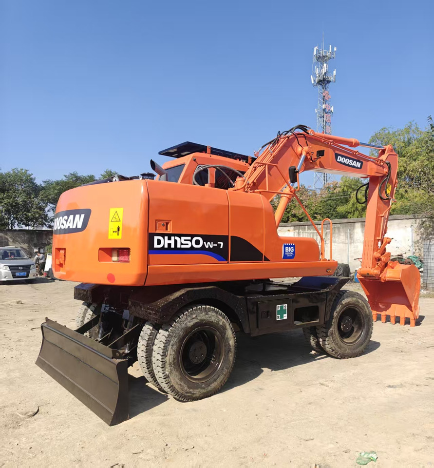 Doosan DH150W - Колёсный экскаватор: фото 4 Doosan DH150W - Колёсный экскаватор: фото 4