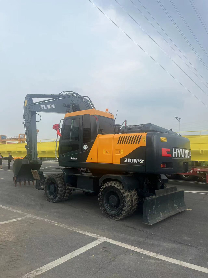 HYUNDAI R210W - Колёсный экскаватор: фото 1 HYUNDAI R210W - Колёсный экскаватор: фото 1