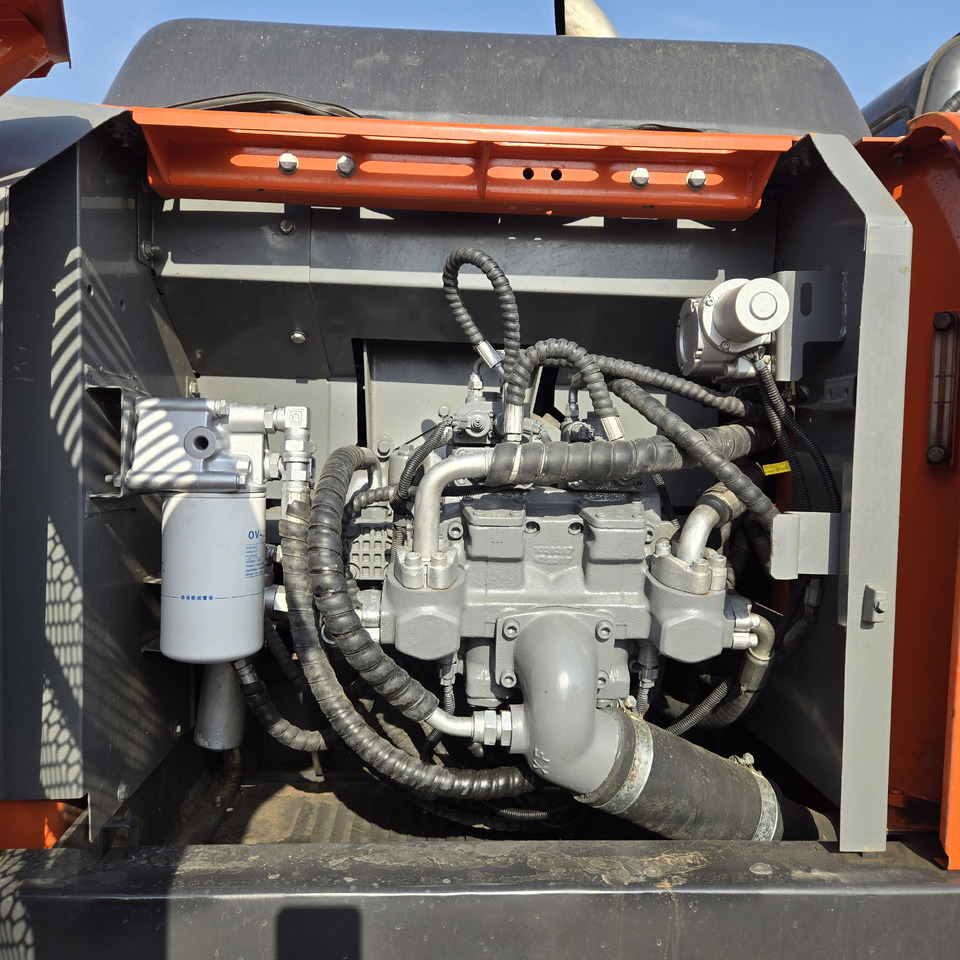 Экскаватор Hitachi ZX210: фото 9