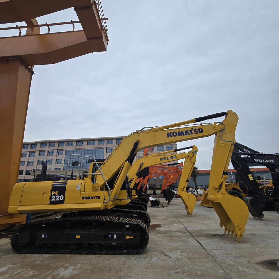 KOMATSU PC220-8 - Экскаватор: фото 4 KOMATSU PC220-8 - Экскаватор: фото 4