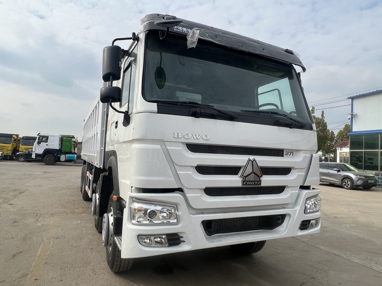SINOTRUK Howo 8*4 - Самосвал: фото 3 SINOTRUK Howo 8*4 - Самосвал: фото 3