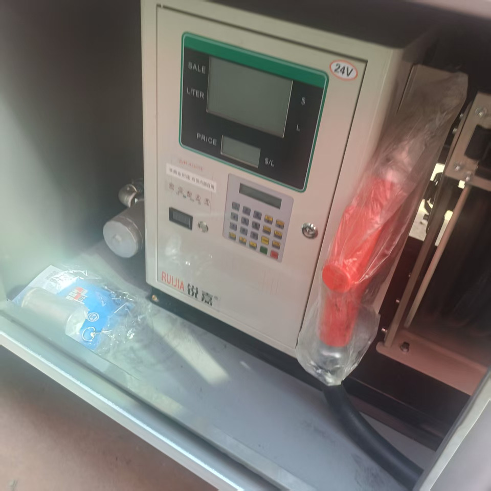 Sinotruk HOWO 371 8*4 Tank truck - Грузовик-цистерна: фото 4 Sinotruk HOWO 371 8*4 Tank truck - Грузовик-цистерна: фото 4