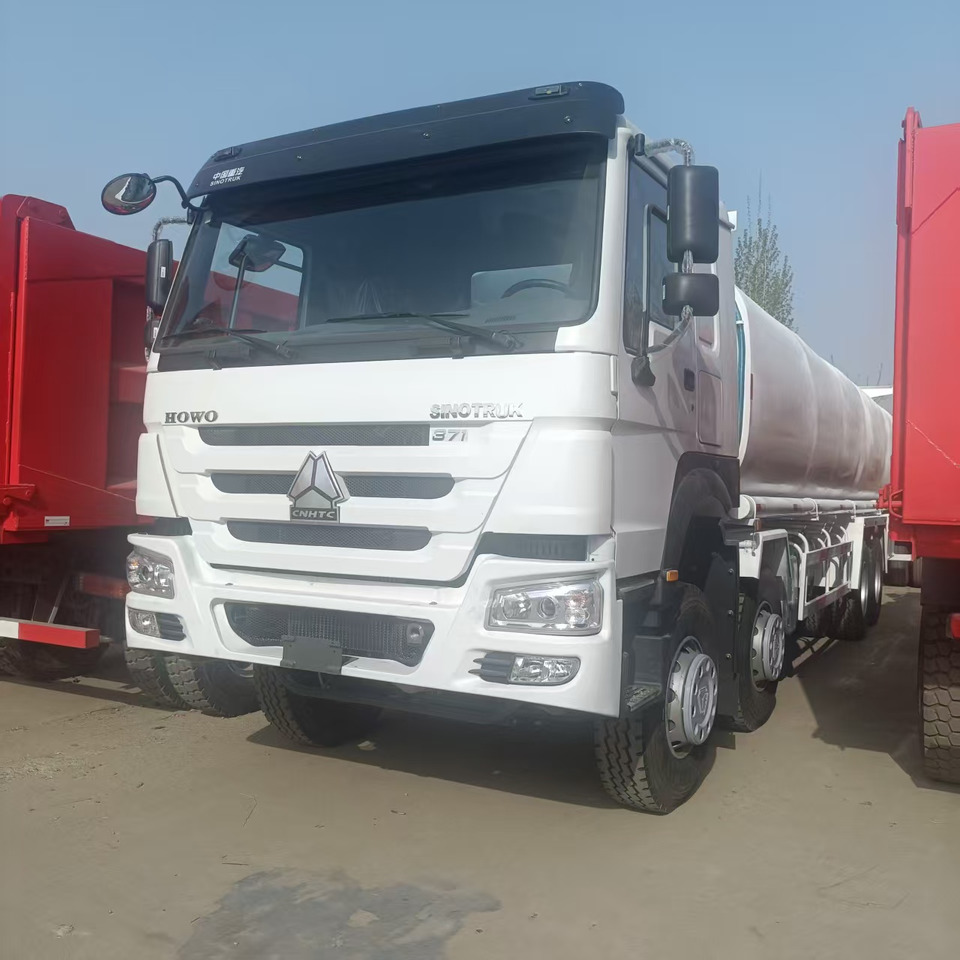 Sinotruk HOWO 371 8*4 Tank truck - Грузовик-цистерна: фото 1 Sinotruk HOWO 371 8*4 Tank truck - Грузовик-цистерна: фото 1