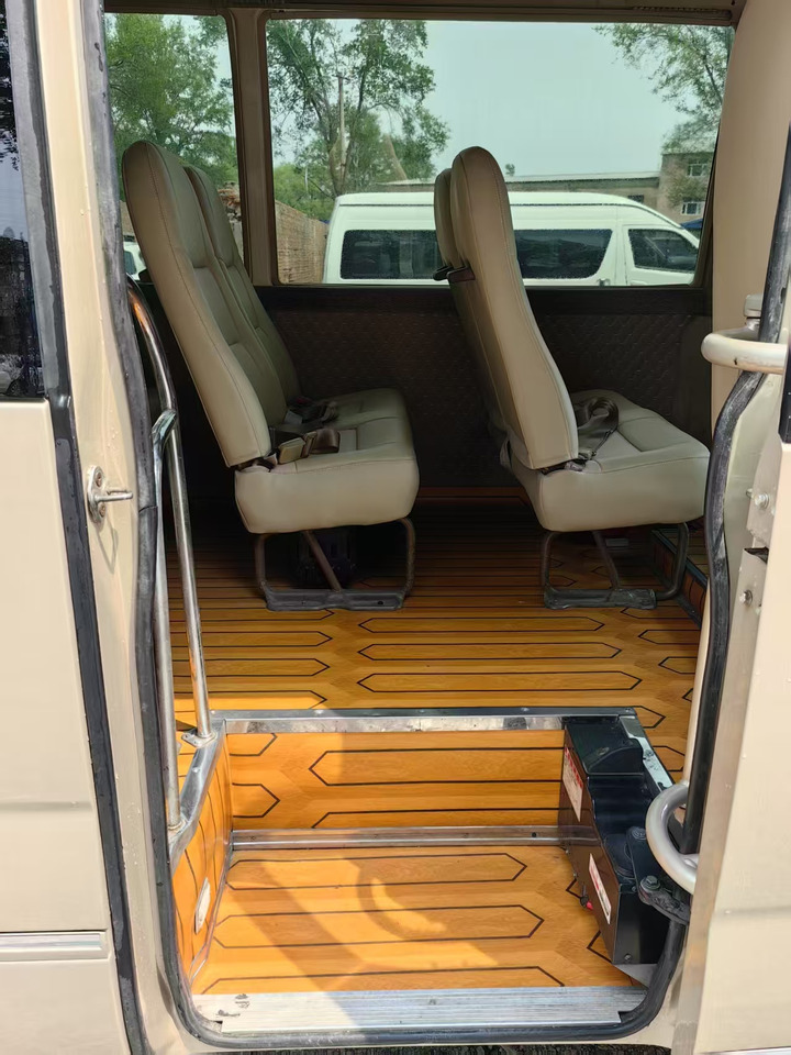 Toyota Coaster - Микроавтобус, Пассажирский фургон: фото 4 Toyota Coaster - Микроавтобус, Пассажирский фургон: фото 4