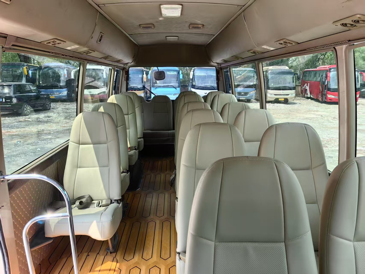 Toyota Coaster - Микроавтобус, Пассажирский фургон: фото 2 Toyota Coaster - Микроавтобус, Пассажирский фургон: фото 2