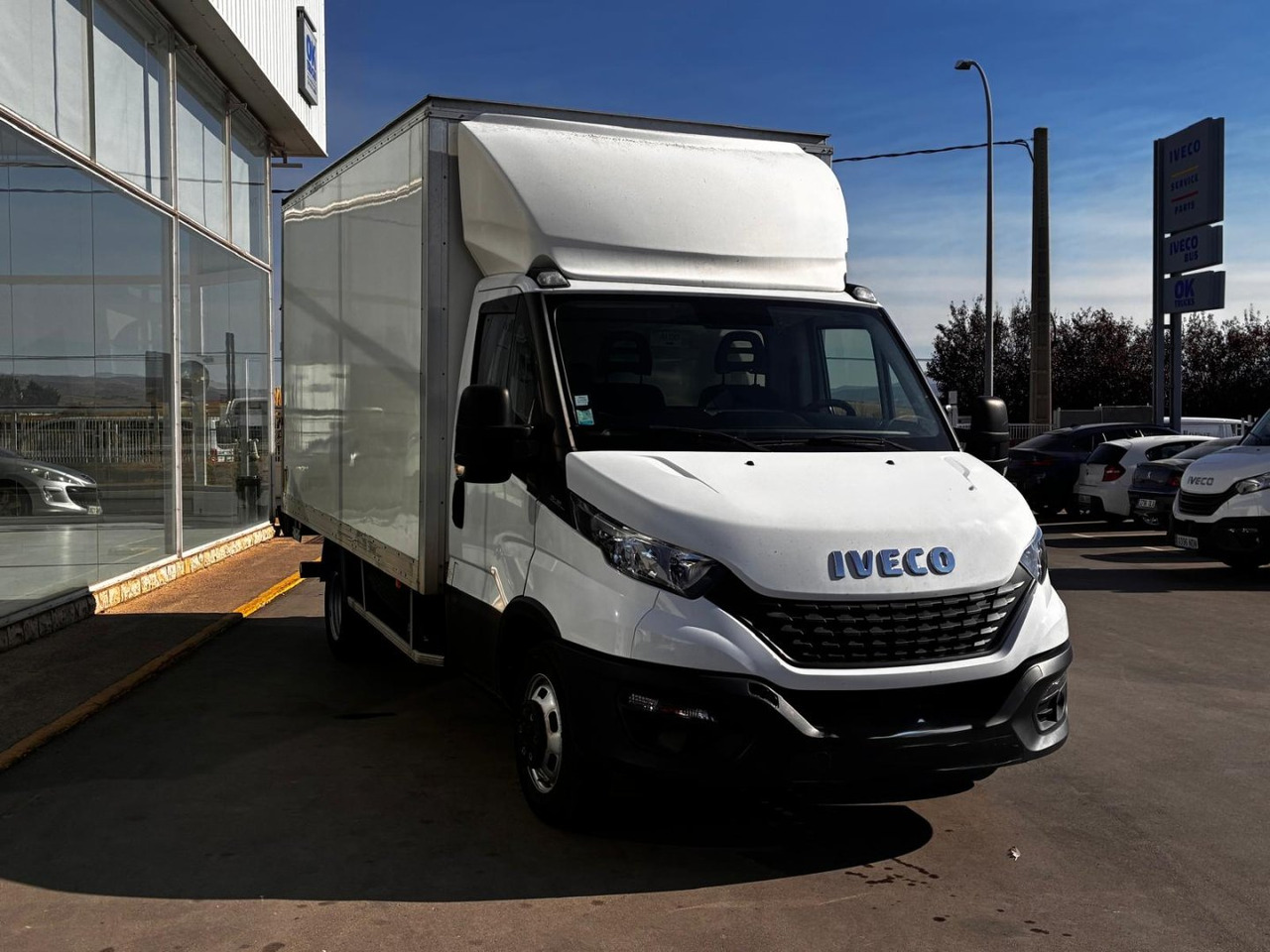 Caja cerrada con plataforma elevadora IVECO 35C16 20m3 - Фургон с закрытым кузовом: фото 3 Caja cerrada con plataforma elevadora IVECO 35C16 20m3 - Фургон с закрытым кузовом: фото 3