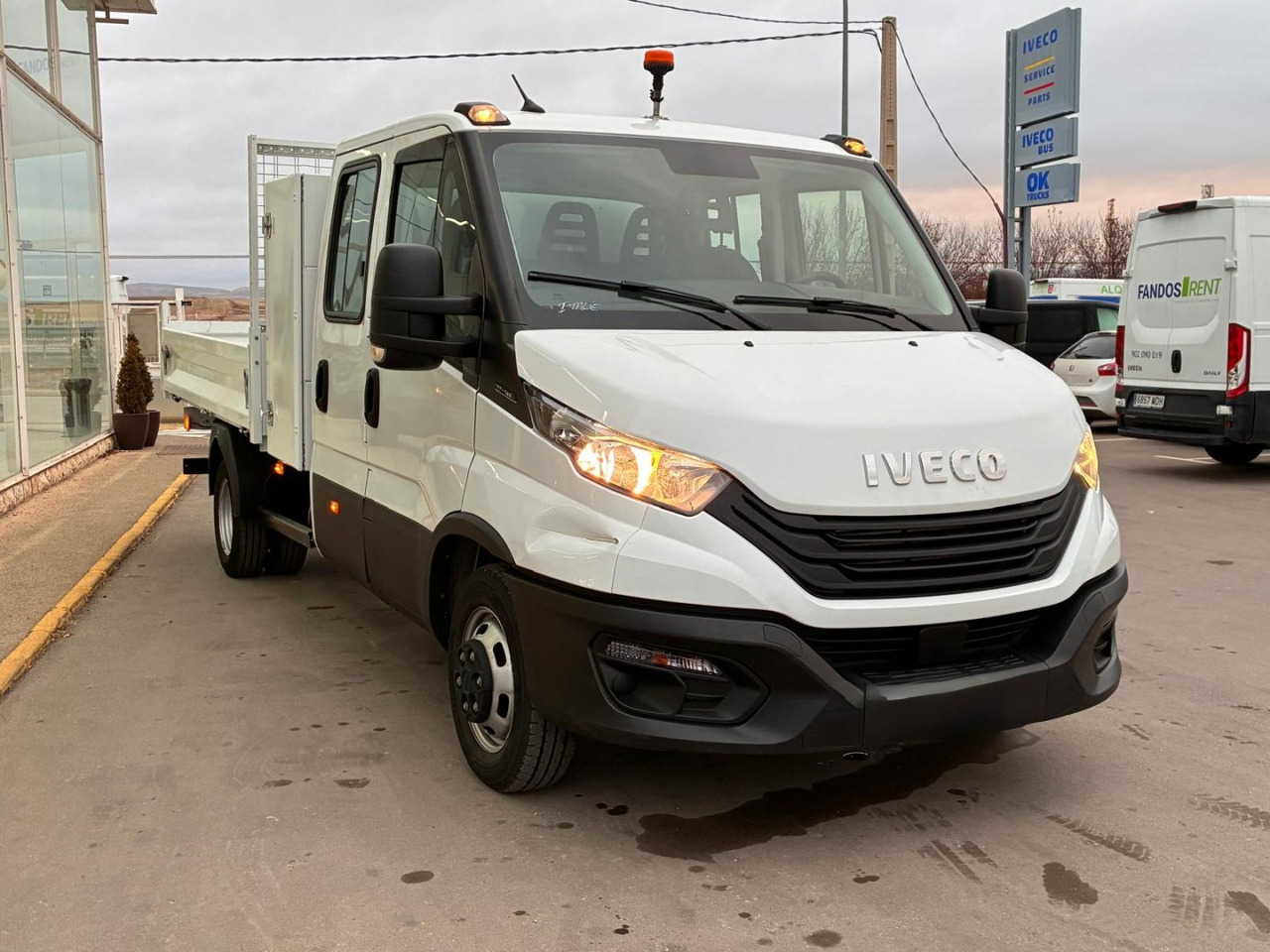 Volquete/Dumper IVECO 35C14 CAJA BASCULANTE DOBLE CABINA - Малотоннажный самосвал, Грузопассажирский фургон: фото 3 Volquete/Dumper IVECO 35C14 CAJA BASCULANTE DOBLE CABINA - Малотоннажный самосвал, Грузопассажирский фургон: фото 3