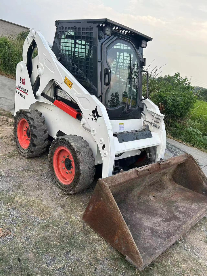 BOBCAT S17 - Мини-погрузчик с бортовым поворотом: фото 1 BOBCAT S17 - Мини-погрузчик с бортовым поворотом: фото 1