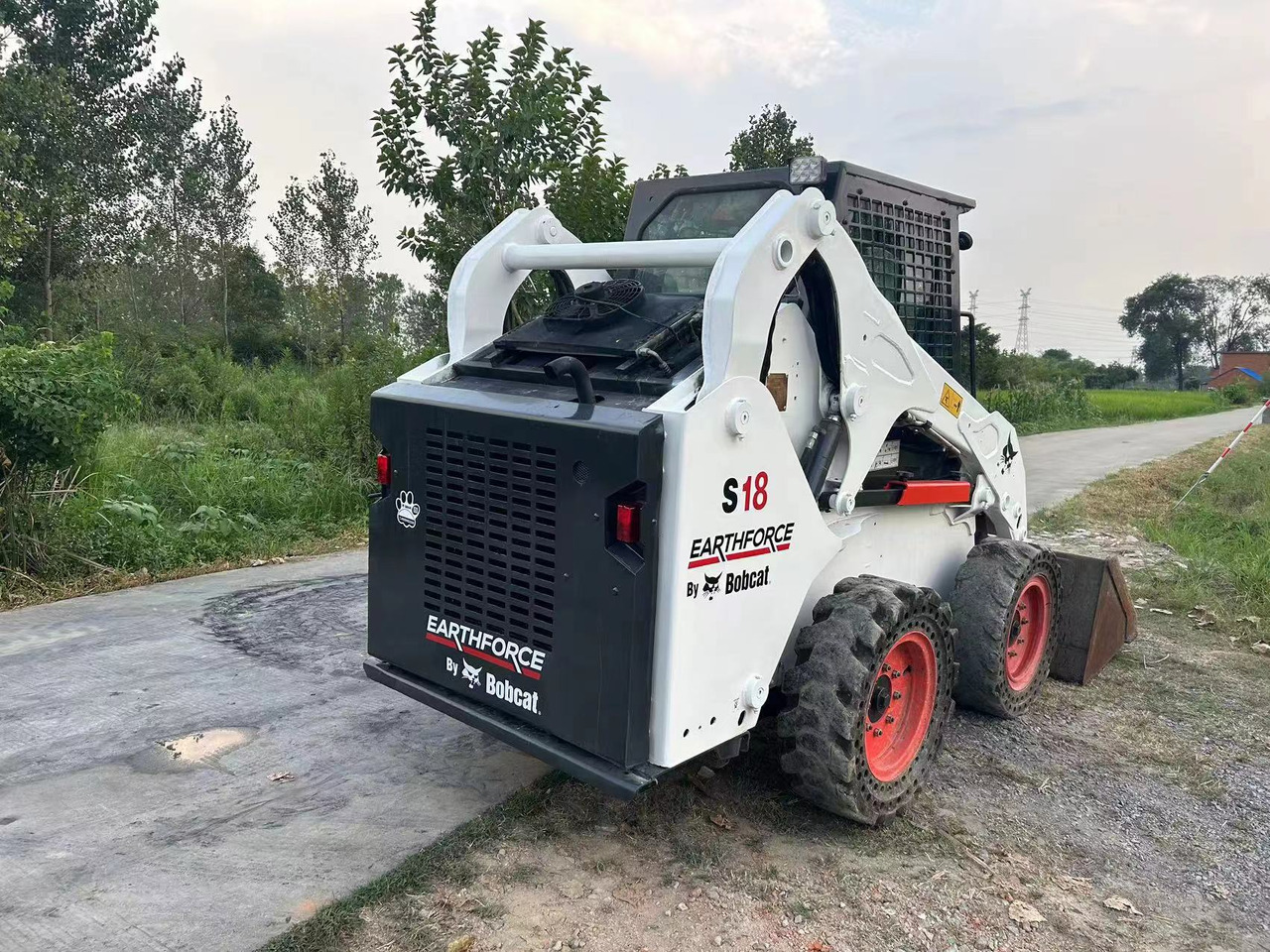 BOBCAT S18 S450 S550 T770 - Мини-погрузчик с бортовым поворотом: фото 4 BOBCAT S18 S450 S550 T770 - Мини-погрузчик с бортовым поворотом: фото 4