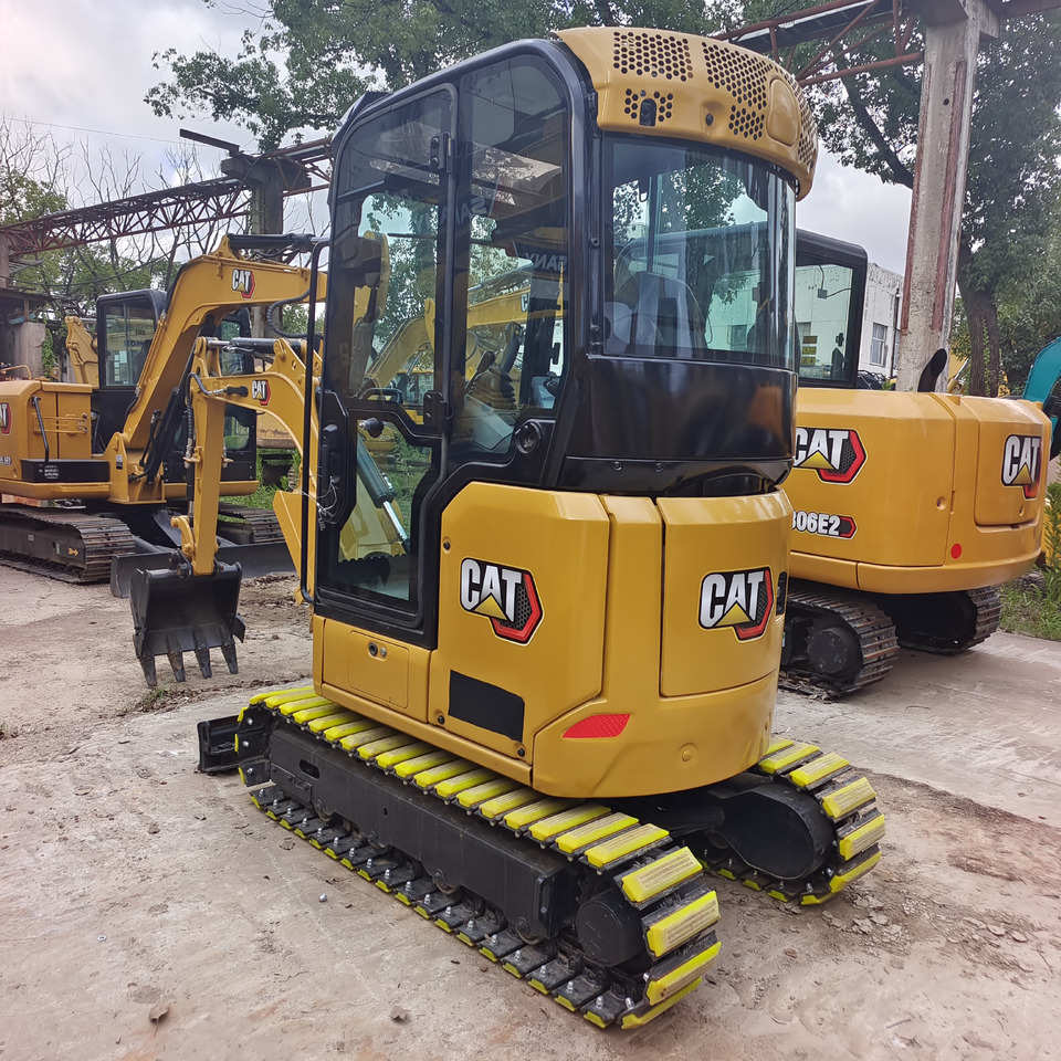 CAT 302CR WITH RUBBER PAD - Мини-экскаватор: фото 1 CAT 302CR WITH RUBBER PAD - Мини-экскаватор: фото 1