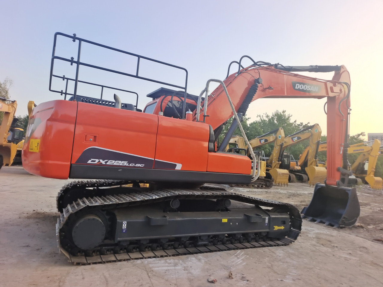 DOOSAN DX225LC-9C - Гусеничный экскаватор: фото 1 DOOSAN DX225LC-9C - Гусеничный экскаватор: фото 1