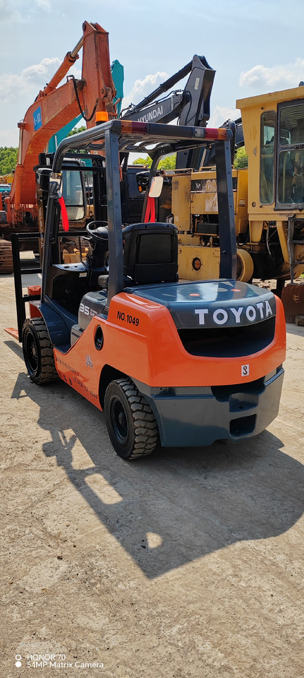 TOYOTA FD35 - Дизельный погрузчик: фото 4 TOYOTA FD35 - Дизельный погрузчик: фото 4