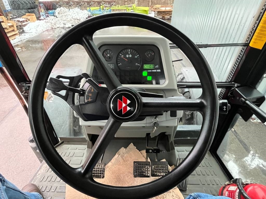 Трактор Massey Ferguson 5455: фото 11 Трактор Massey Ferguson 5455: фото 11