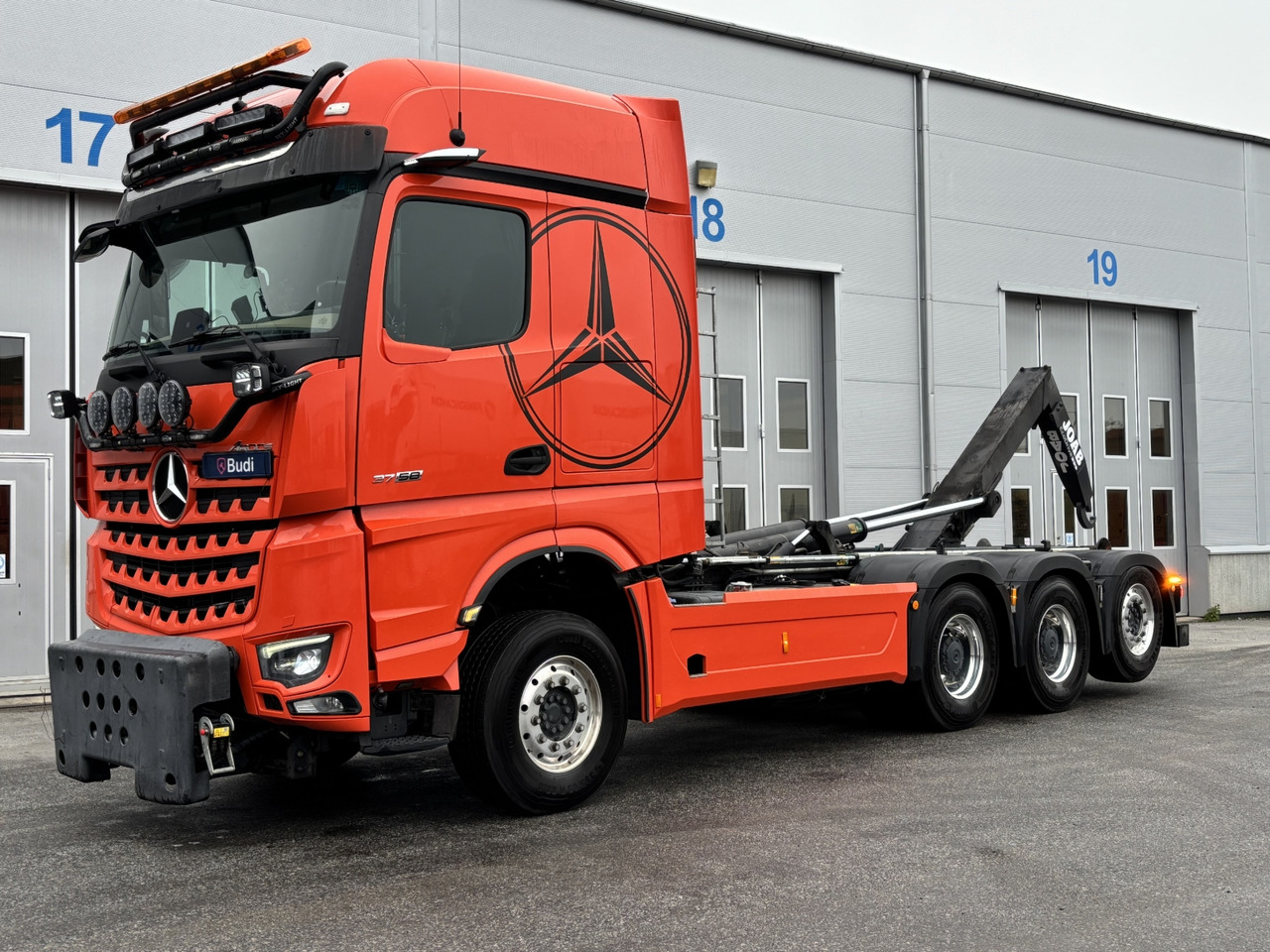 Tridemväxlare Mercedes-Benz Arocs 3758 -2023 | JOAB 24 ton | Plogutrustad - Крюковой мультилифт: фото 1 Tridemväxlare Mercedes-Benz Arocs 3758 -2023 | JOAB 24 ton | Plogutrustad - Крюковой мультилифт: фото 1